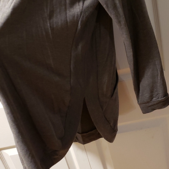 5/$20🕸 cowl neck pocket shirt - Picture 5 of 5